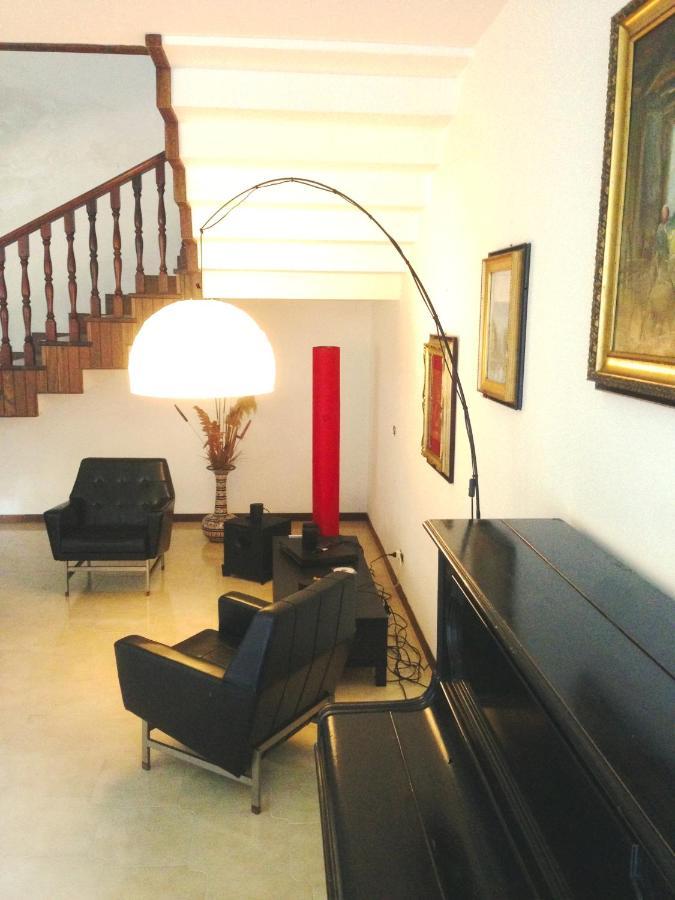B&B Hollywood Olivadi Buitenkant foto