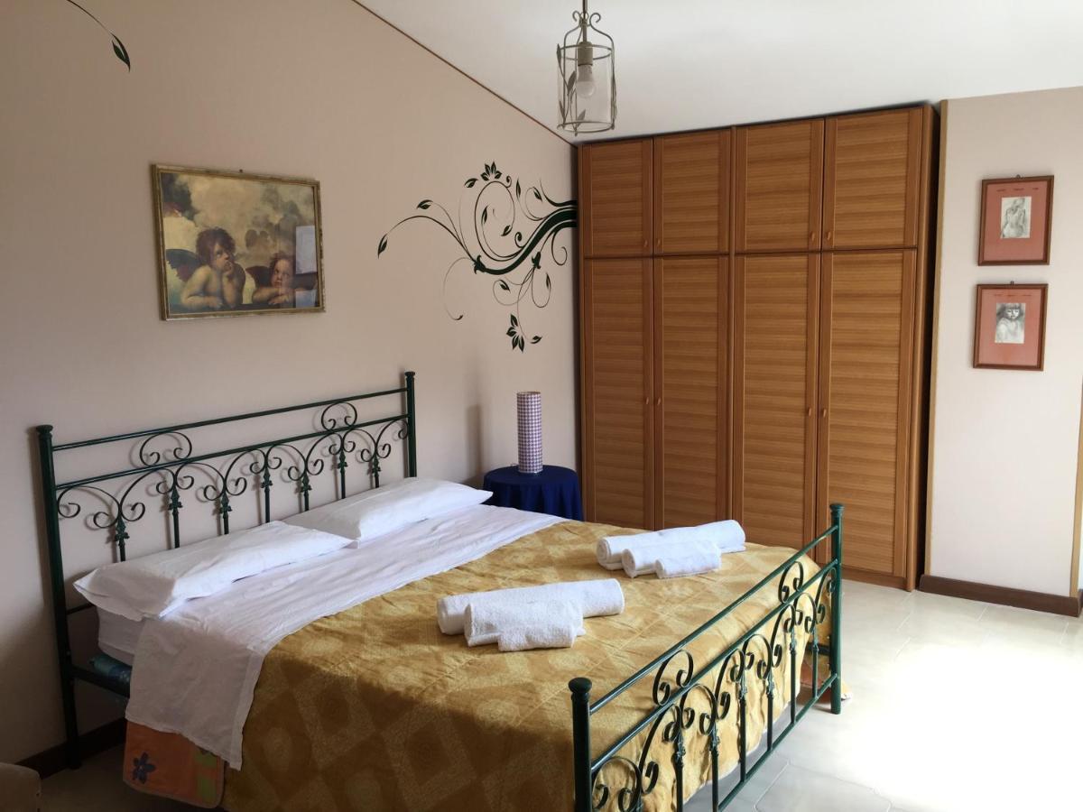 B&B Hollywood Olivadi Buitenkant foto